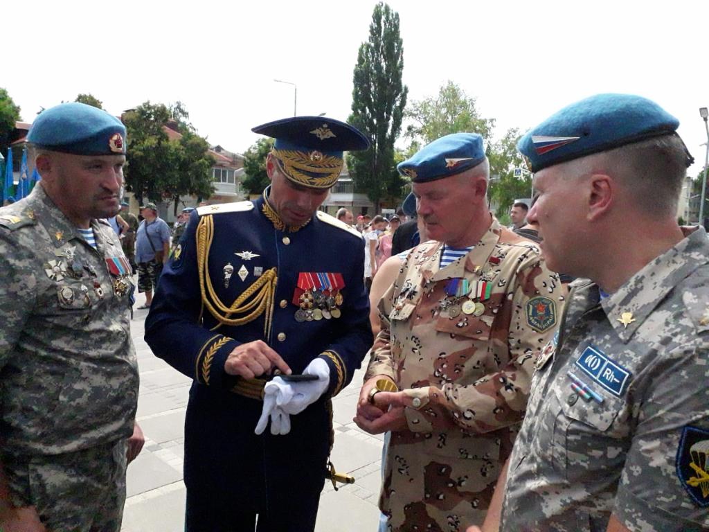 Открытие военно-патриотического сквера «Айсберг», памятника командующему  ВДВ (1979 – 1987 гг.) Д.С. Сухорукову в г. Шебекино Белгородской области. -  Старооскольская местная общественная организация - Белгородская область